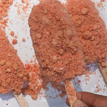 An easy ice cream bar recipe to enjoy in the summer!