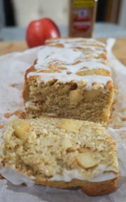 Cut the fresh bread in slices and enjoy